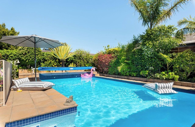 Meerendal Cottage - Private Garden, Pool, Hot TubnSelf catering