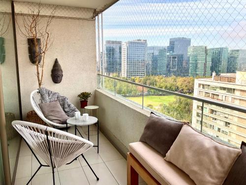 Mejor ubicación! Cerca a Mall parque Arauco, wifi, balcón