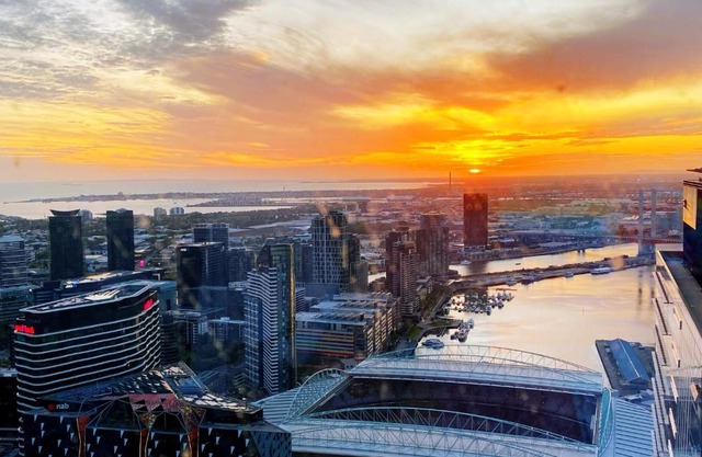 Melbourne CBD Apt with Free Car Park Ocean View