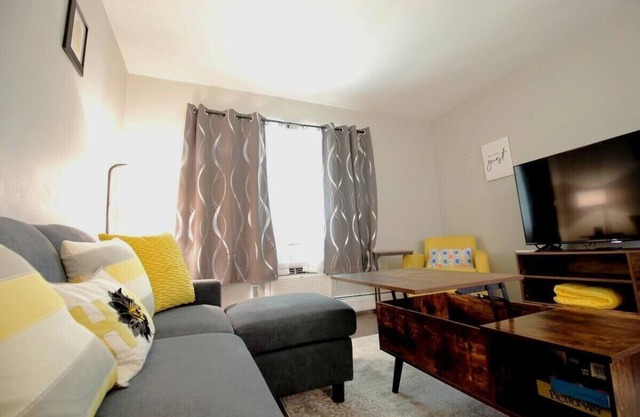 Mellow Mimosa Mission, Condo -Minutes to WPAFB & WSU, Fast Wifi, A/C