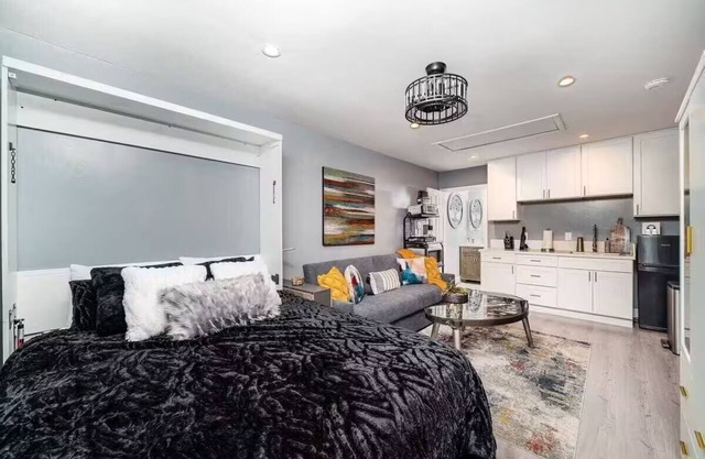 Melrose Exec Studio Queen + Bunk - Pet-Friendly