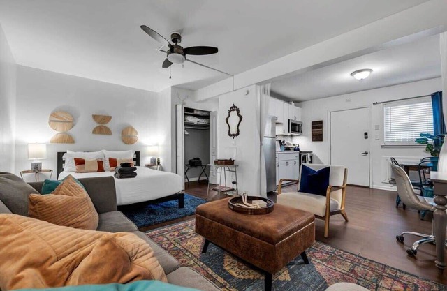 Melrose Gem ~ Mins from Downtown