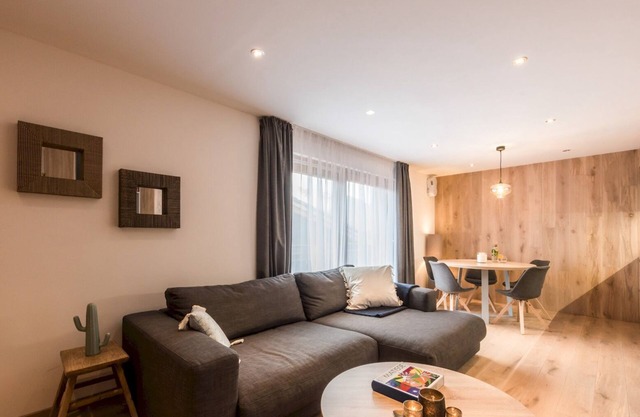 MERANTI - Design apartment with spa and gym