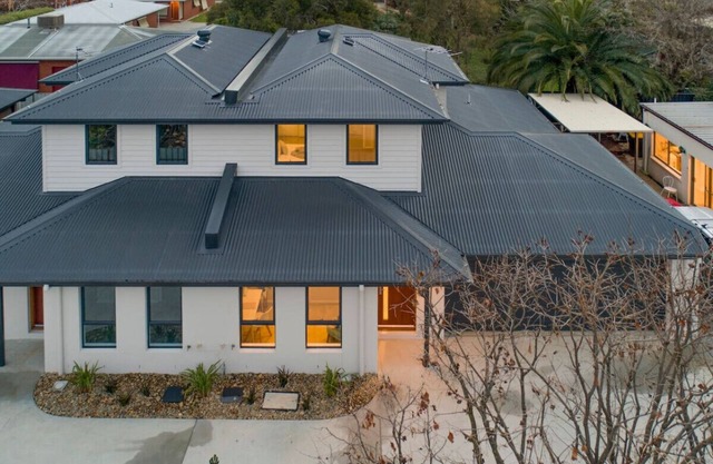 Merchant's Court: Central 3 bedroom townhouse!