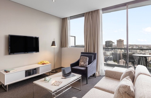 Meriton Suites Campbell Street, Sydney