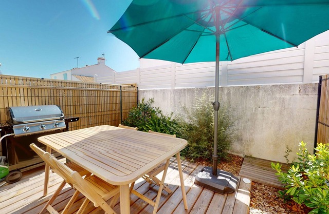 Merlyne Beach Villa 7