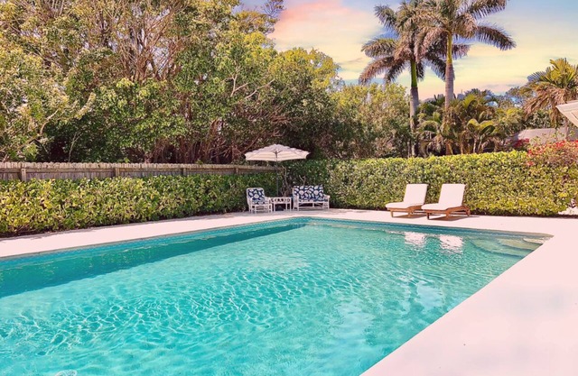 Mermaids' BeachHouse: Walk2Beach Pool KingBed