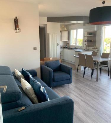 Mermoz - Elégant appart avec balcon, Clim et garage