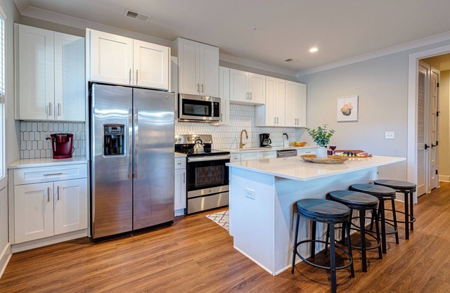 Mesmerize Melrose - Mins to Broadway - 2 Bedrooms