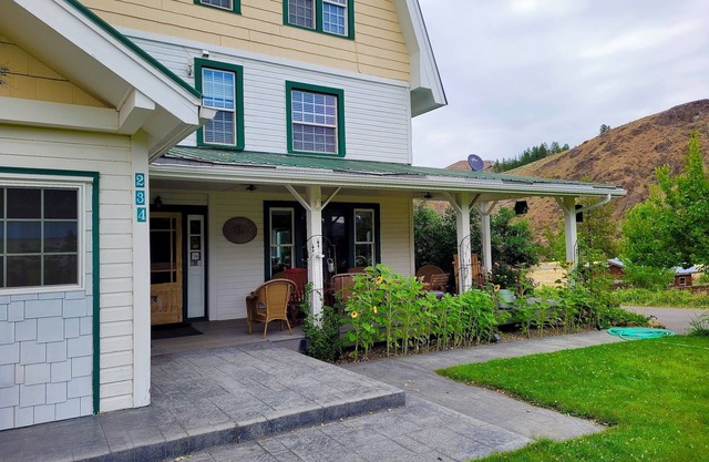 Methow Valley Inn-4 Bedroom option, Sleeps 9, Perfect for Family or Friends