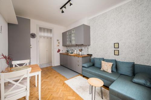 Metro Racławicka Charming Apartment