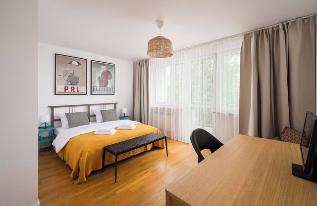 Metro Stokłosy 2-Bedroom Apartment
