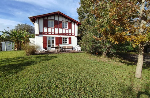 Meublé de Tourisme 3, Lumineux Avec Terrasse, vue sur Montagne et Grand Jardin