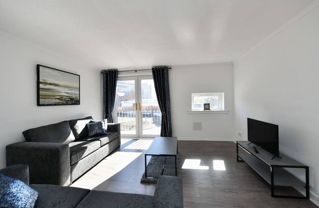 Mews House - Centrally Located Spacious Maisonette Apartment Walking Distance From Ayr Beach