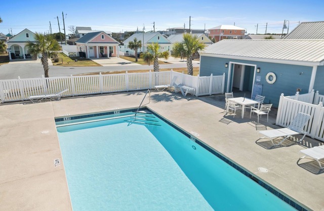 Mexico Beach | Cottage, Pool & Pet Friendly