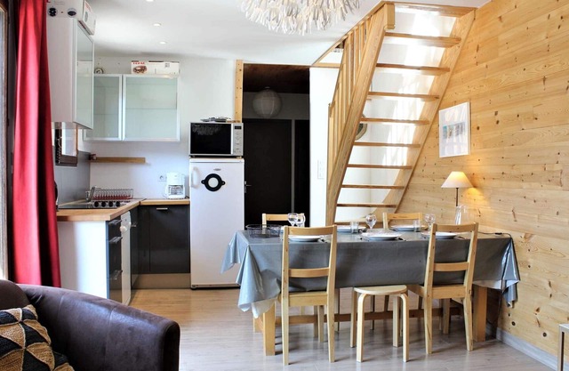 Mezzanine apartment for 6, ski-in/ski-out, Risoul