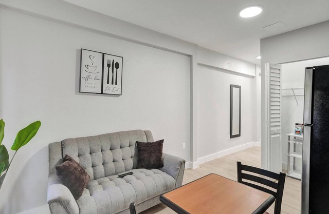 Miami Guest Suite with AC/WI-FI