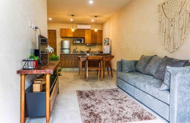 MICAELA apartment, pool, AC next to the lagoon