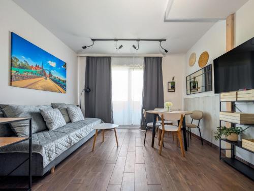 MicroHome Promenady Two-Level Apartment by BookingHost