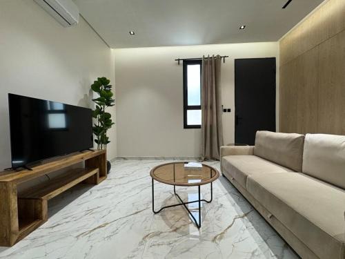 Mid-Century 1-Bedroom Apartment - 1B