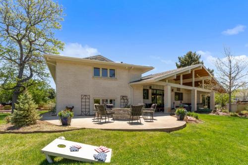 Mid-Century Escape 7 BR Sleeps 22 Hot Tub & Games