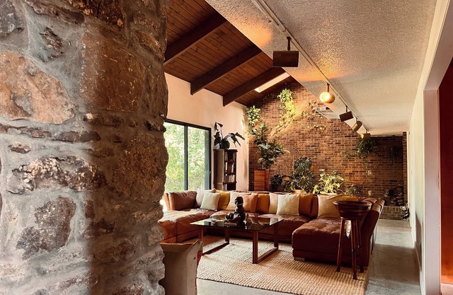 MID-CENTURY MODERN DREAM HOME