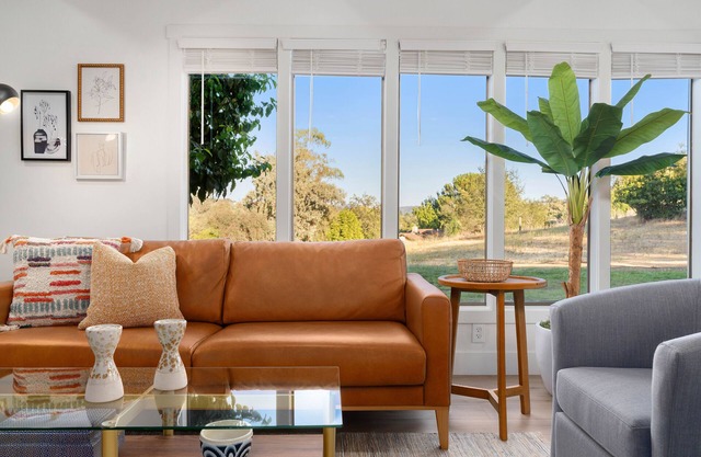 Mid Century Modern Escape 4 Br w/Pool - 1.7 acres