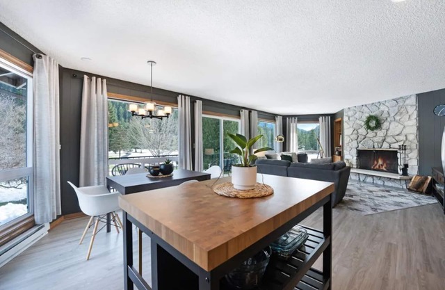 Mid-Century Escape | Mt Hood Resort | Views + Pets
