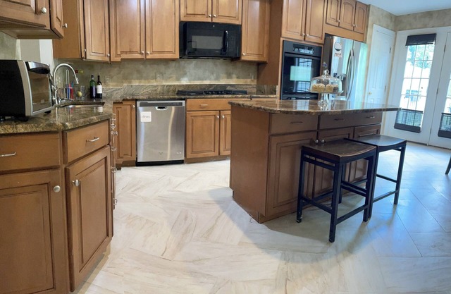 Mid-Long Term Rental villa, pretty location with piano, movie, fitness, trail…