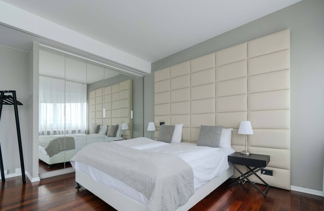 Midtown Hotel - King Suite with balcony