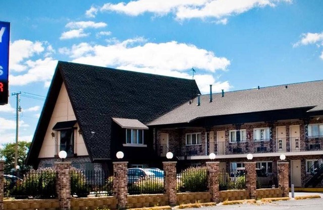 Midway Inn & Suites