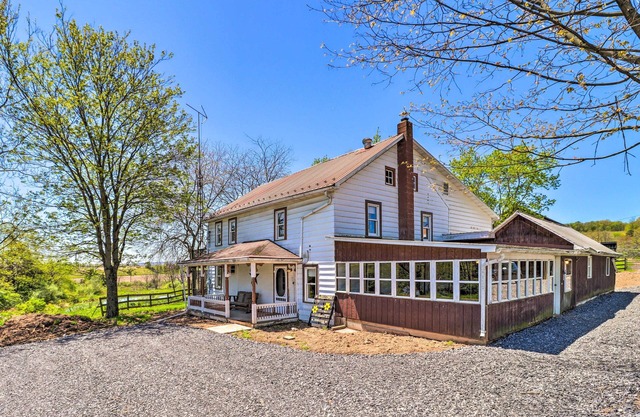 Mifflinburg Farmhouse w/Deck: Family Friendly!