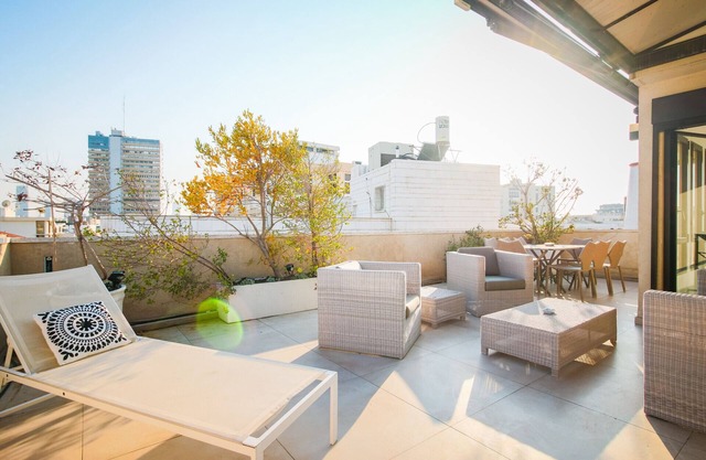 MIKLAT 4BR Chic Duplex Penthouse with Terrace by FeelHome