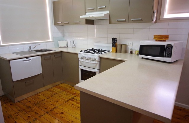 Mildura No 4 - 2 Bedroom apartment - small pets welcome.