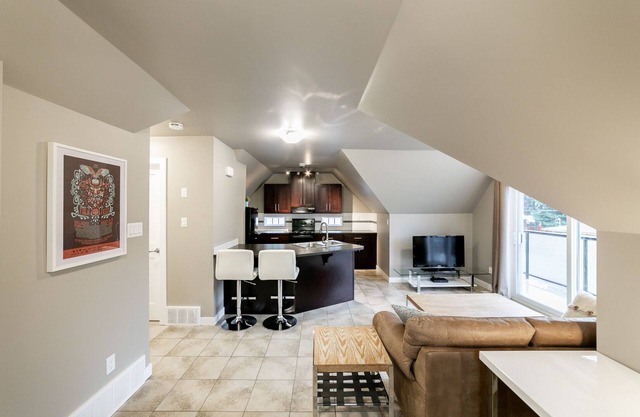 MILL CREEK RAVINE - PRIVATE & QUIET - TRAILS & PARKS - RUNNERS & SKIERS
