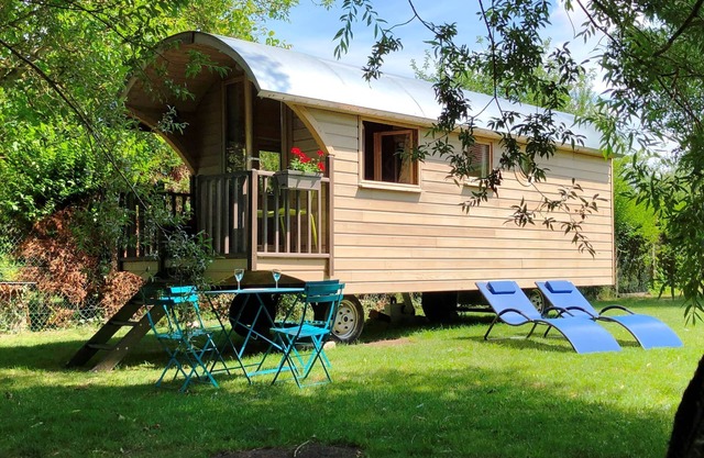 Millygite Roulotte - Chalet on wheels by the River - Cottage
