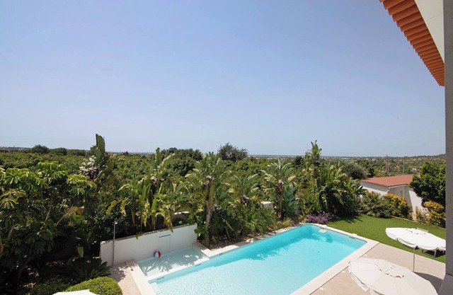 Milreu Guesthouse - Room 'Mar' with Pool view