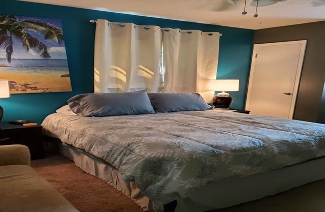 Mini Oasis at Paradise- a cozy studio in the clothing-optional Paradise Lakes