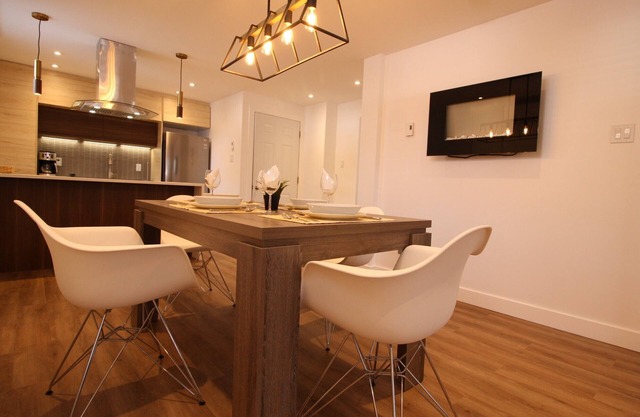 Minimalist-Contemporary 2-bedroom Rosemont.