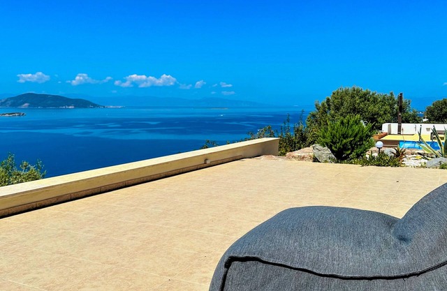 Minimalist, new condo with beautiful sea and mountain views