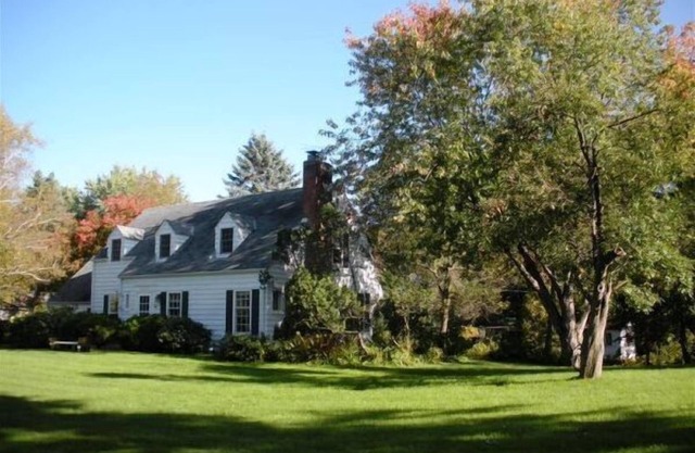 Minnetonka Secluded Cul-de-Sac 6 mi. to Mpls.-Gorgeous Acre near I-494 & I-394