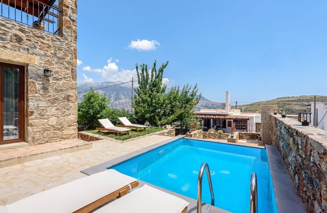 Minos Country Living maisonette with private pool