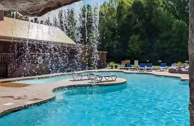 Mins to DT Gatlinburg~ Hot Tub~ Community Pool