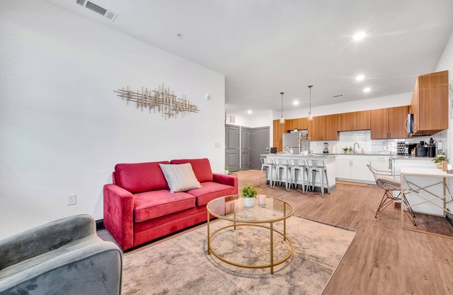 Mins➞Downtown/Med District★ Fully Stocked★24hr Gym★2Bds★2TVs