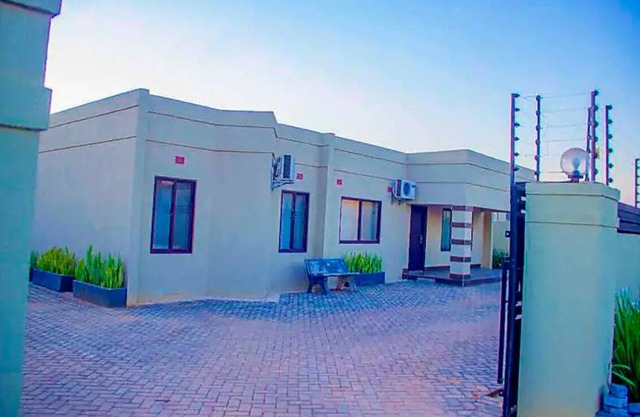 Minutes from shopping malls and local attractions.