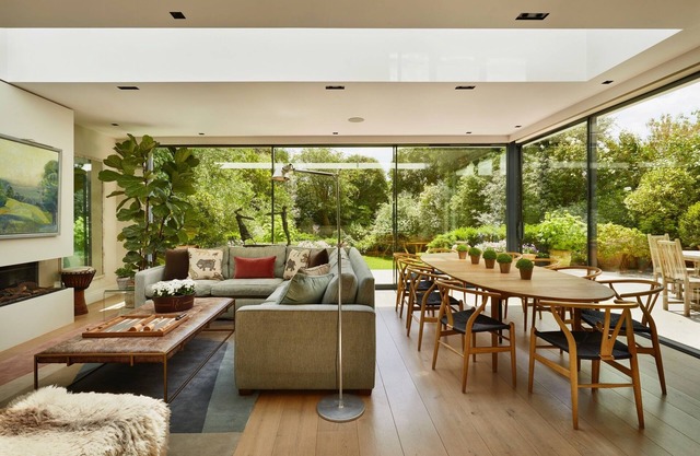 Minutes from the heart of London, an oasis of tranquility for work or family.