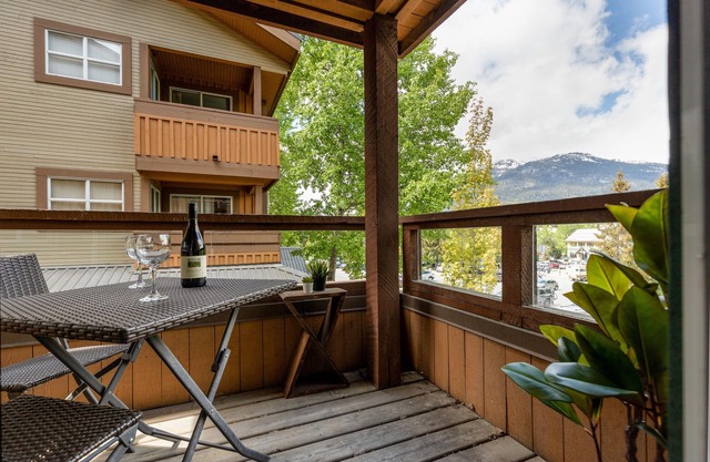 ❄︎Misty Mountain❄︎ | 1 BR 10 Min Walk to Gondola | Hot Tub & Views