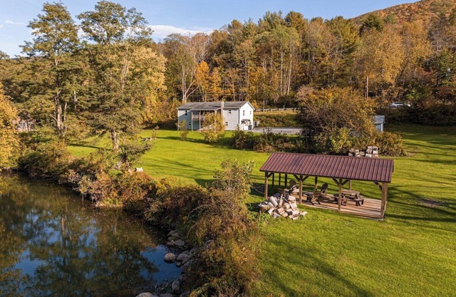 Misty Mountain Cottage | Fire Pit + Pavilion!
