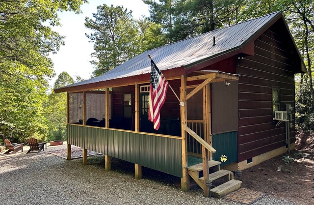 Misty Mountain Misty Mountain Cabin Slps5 1Q, 1 Sleeper, 1 Single