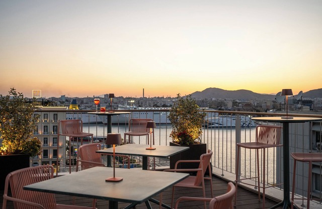 Mitsis N'U Piraeus Port